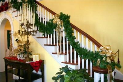 christmas-stairs-decoration-ideas-45