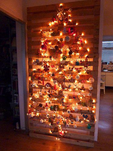 christmas-tree-from-pallets-xristougenniatiko-dentro-palletes-33