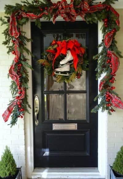 stunning-christmas-front-door-decor-ideas-36