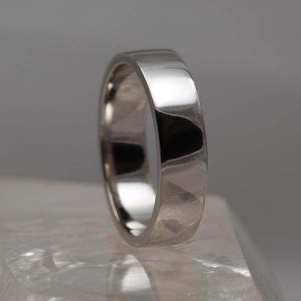 Ethical Platinum Ring with a Polished Finish