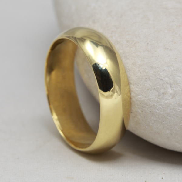 Hand Crafted 18ct Gold Wedding Ring with a Polished Finish