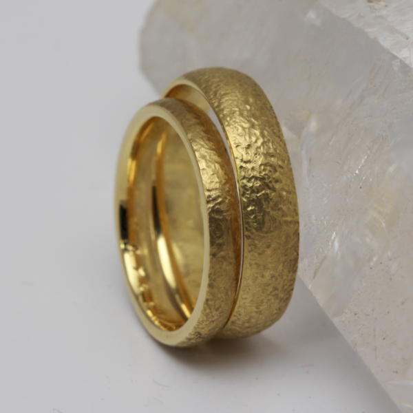 Sustainable Gold Rings with a rustic Finish