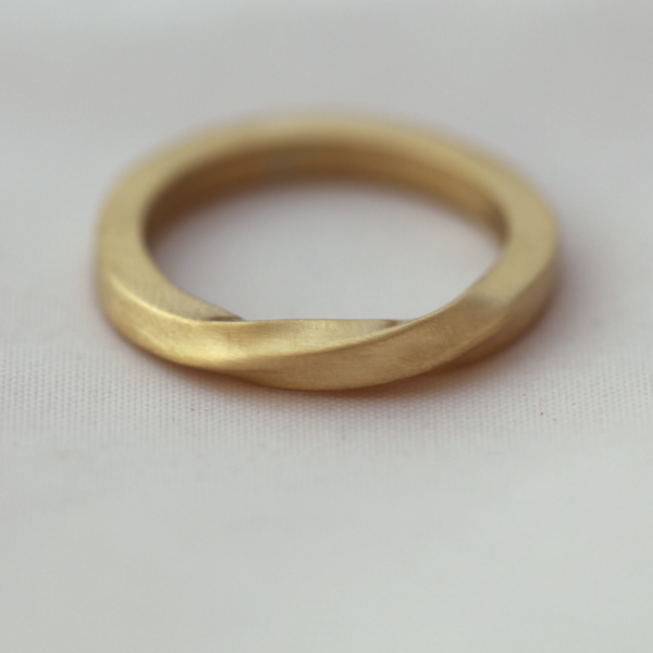 Ethical 18ct Gold Twist Wedding Ring