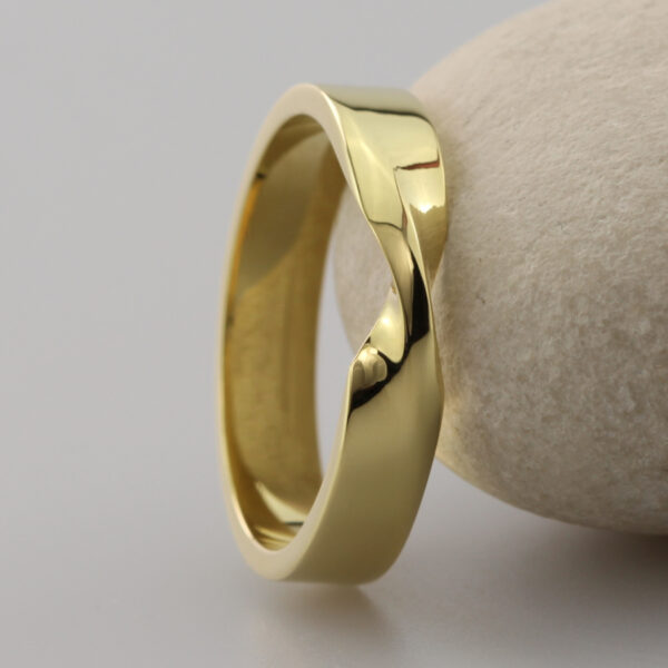 Recycled 18ct Gold Twist Wedding Ring