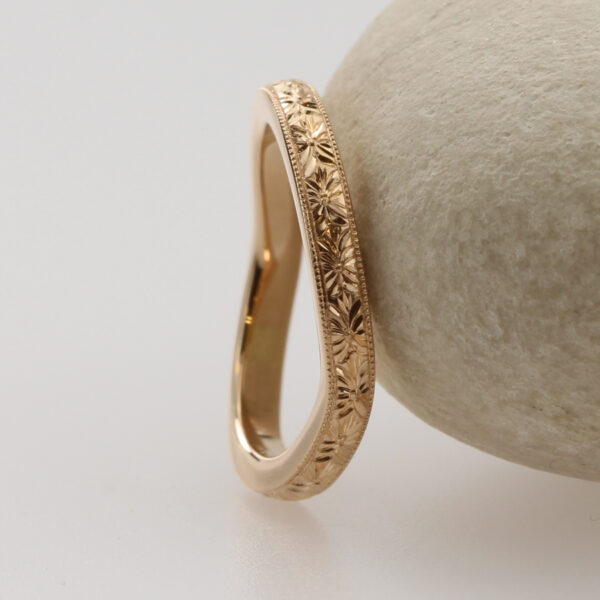 Bespoke hand engraved rose gold ring with bespoke curve