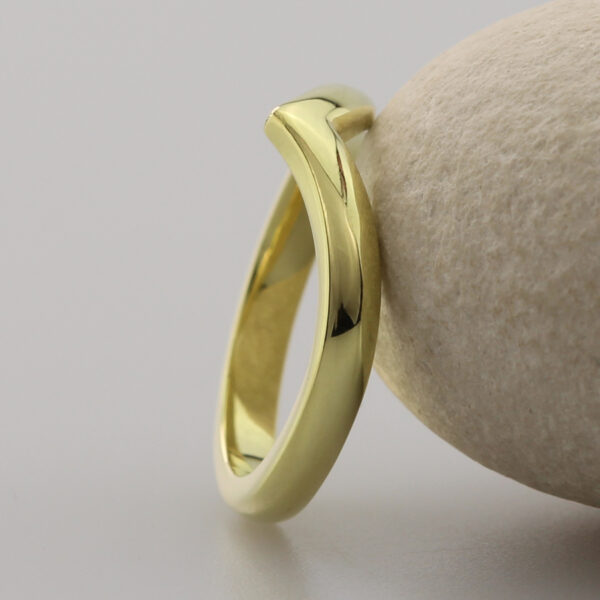 Hand Crafted 18ct Gold Wishbone Wedding Ring