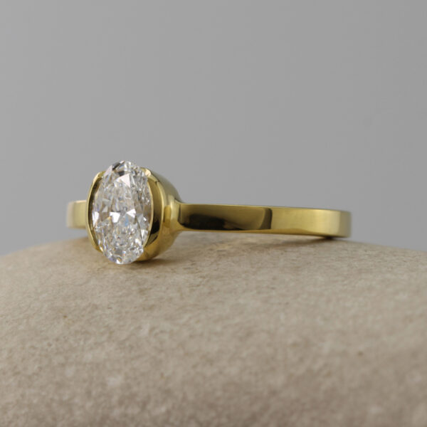 Luxury 18ct Gold Oval Solitaire Engagement Ring
