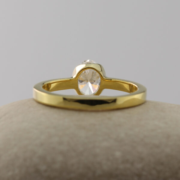 Eco 18ct Gold Oval Solitaire Engagement Ring