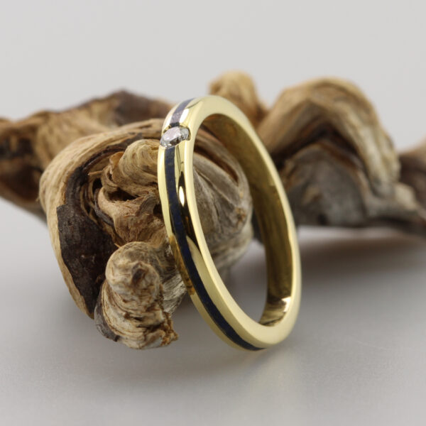 Sustainable 18ct gold inlay ring with diamond