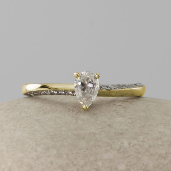 Eco 18ct Gold Pear Cut Diamond Ring