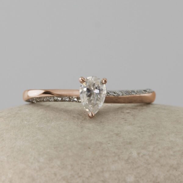 Sustainable 18ct Rose Gold Pear Cut Diamond Ring