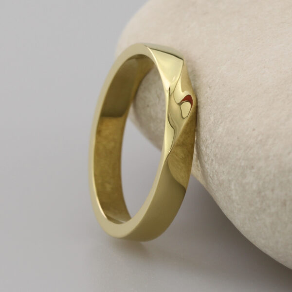 Eco 18ct Gold Twist Wedding Ring Ready to Go