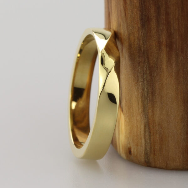 Ethical 18ct Gold Twist Wedding Ring Ready to Go