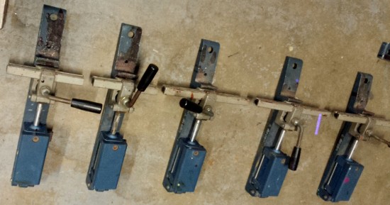 R3308 stretching clamps 2 550x289 1