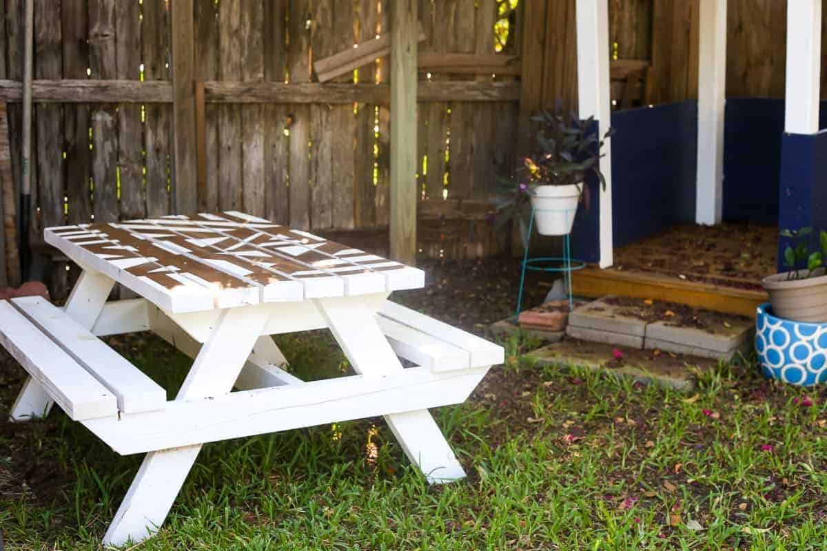 Easy DIY kids picnic table that you can build and paint yourself