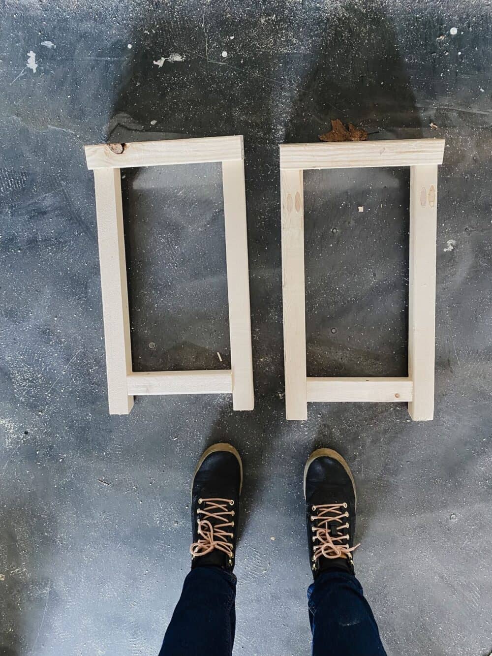 overhead view of two legs for DIY bench