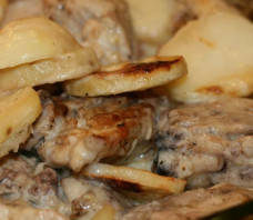 Baked Garlic Chicken and Potatoes – Djej w Batata Bil Sayniyyeh