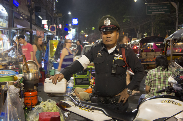 Policia en Khao San