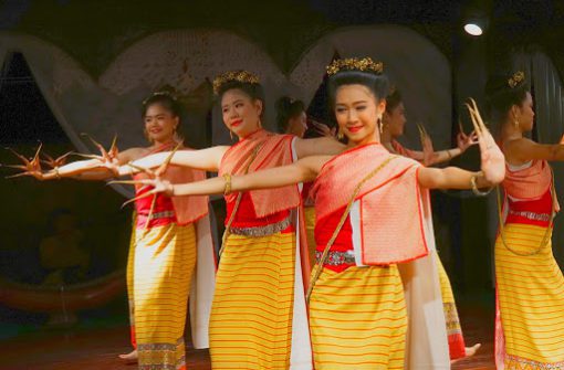 mujeres tailandesas bailando
