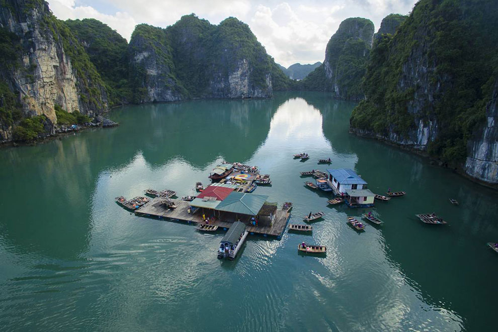 pueblo flotante de la Bahía de Ha Long