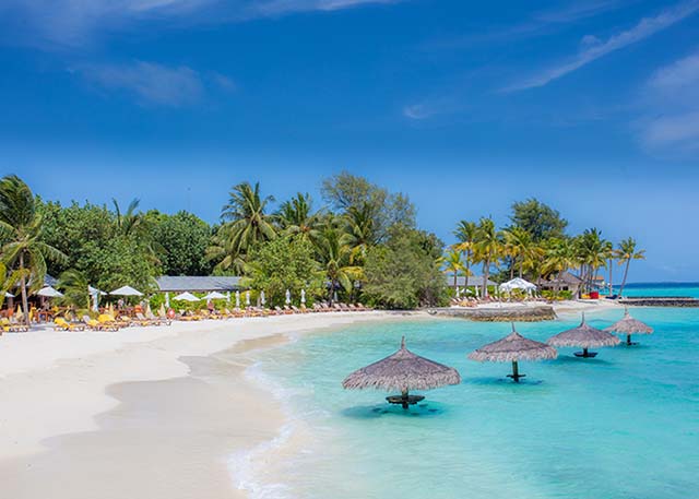 Playa de un resort de Maldivas