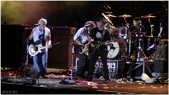 Neil-Young-&-Crazy-Horse-Rock-in-Roma-2013.JPG