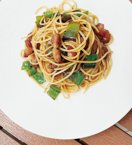 意式咸肉辣椒意大利面Salted Pork Belly Stir-fry Green Chilli Spaghetti