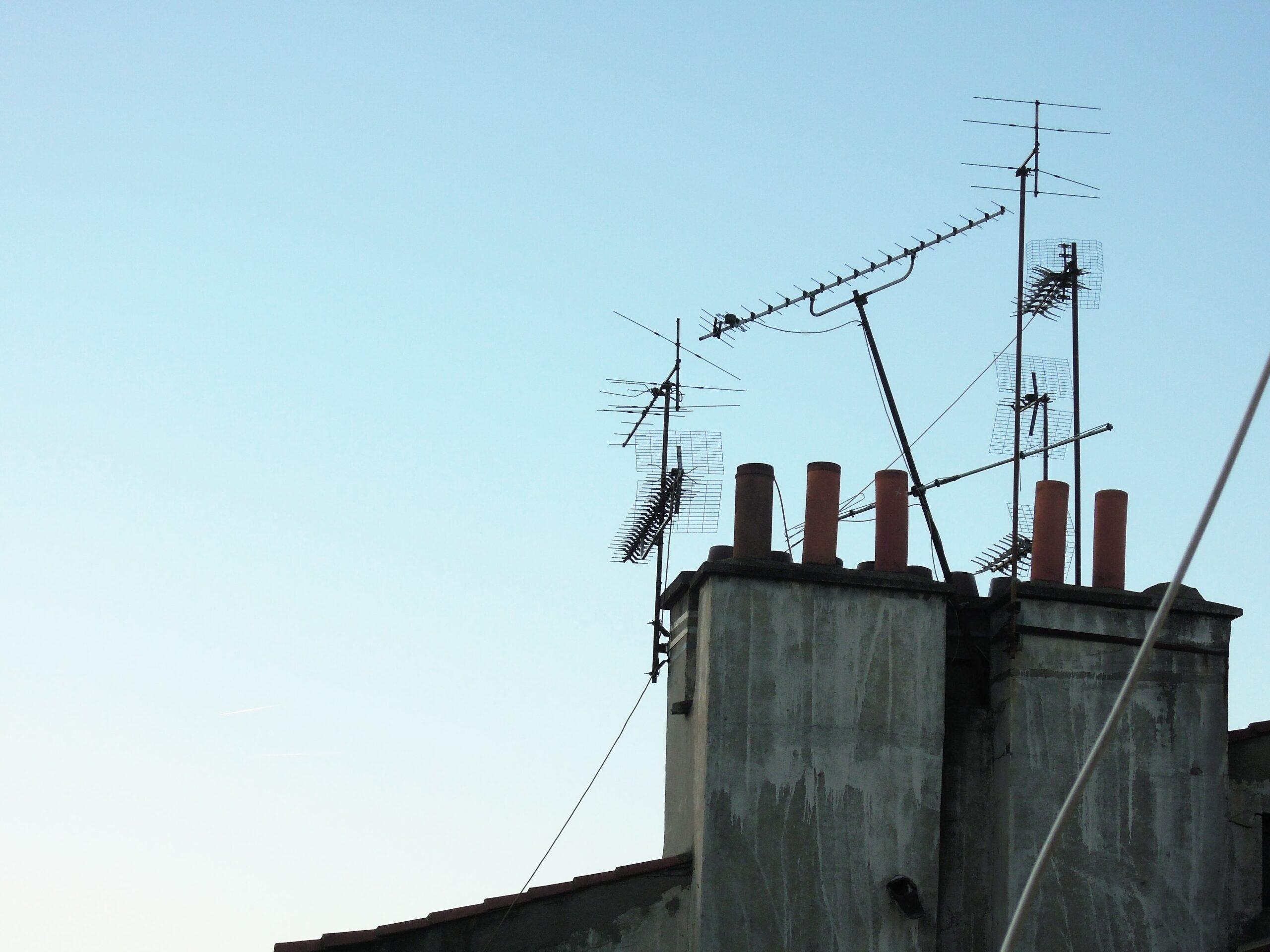 How High Should A TV Antenna Be Mounted?