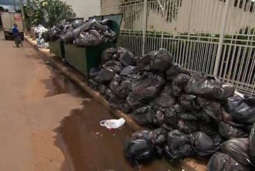 Bairros estão sem coleta de lixo há mais de uma semana em Goiânia