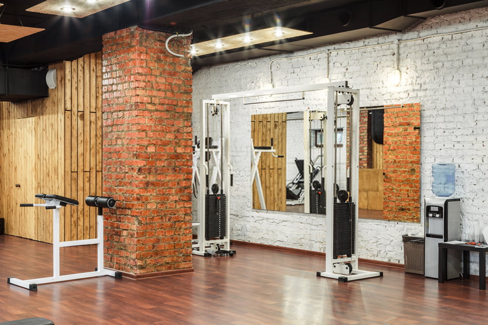 Should gym mirrors go to the floor?