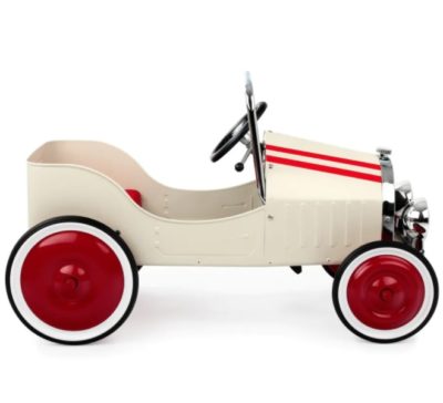 Read more about the article Choosing the Best Pedal Car for Kids: Traditional vs. Electric – A Comprehensive Review Guide