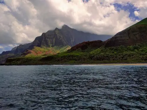 surfing-hawaii-landscape