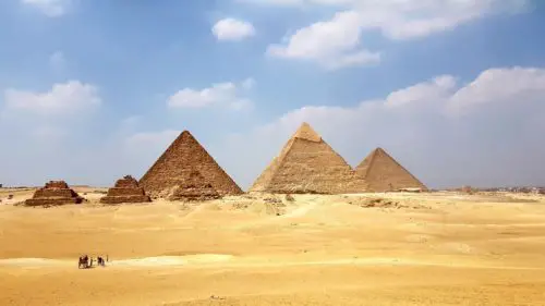 traveling-the-middle-east-pyramids