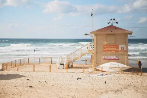 surfing-israel-beach-lifeguard