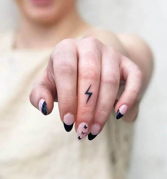 40 Best Finger Tattoo Ideas For Women | Unique Tattoo Designs For Female (21)