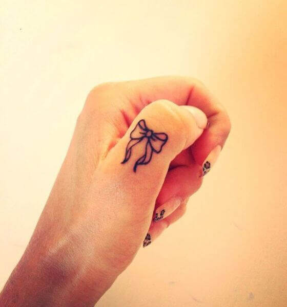 40 Best Finger Tattoo Ideas For Women | Unique Tattoo Designs For Female (5)
