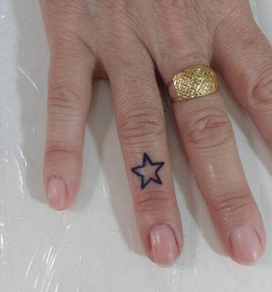 40 Best Finger Tattoo Ideas For Women | Unique Tattoo Designs For Female (27)