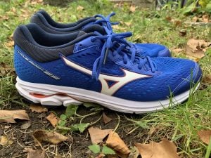 Mizuno Men’s Wave Rider 22 Shoe Review – Packs A Punch On The Triathlon Track