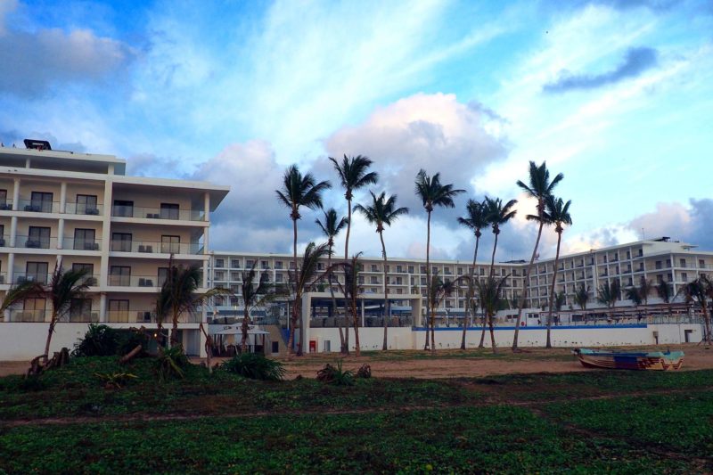 RIU hotel Sri Lanka review - beach