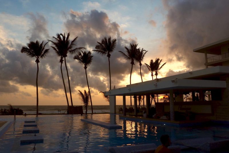 RIU hotel Sri Lanka review - swimming pool sunse