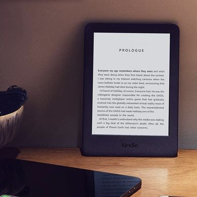 Wait out the winter with Amazon Kindle e-readers up to 44% off today only