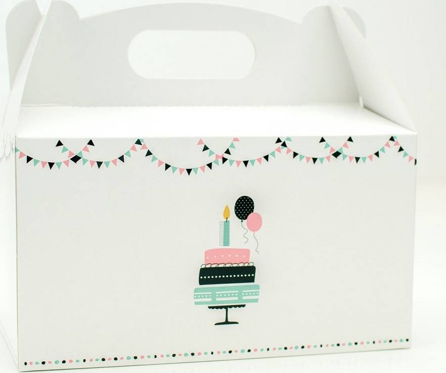 Krabička na zákusky bílá s třípatrovým dortem a praporky (20 x 13 x 11 cm) K56-5006-01 dortis dortis