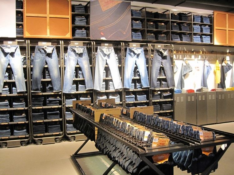 Một cửa hàng chuyên kình doanh quần jeans tại Tphcm