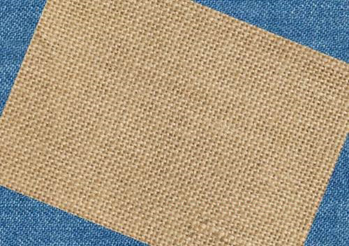 Hình ảnh một mẫu vải Canvas được dệt bằng sợi cotton với mật độ vải trung bình.
